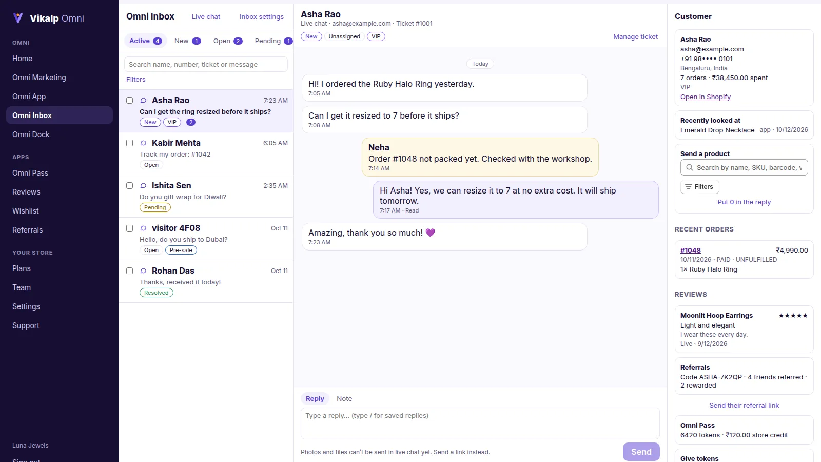 A live chat in Omni Inbox with the customer’s orders, reviews and referrals